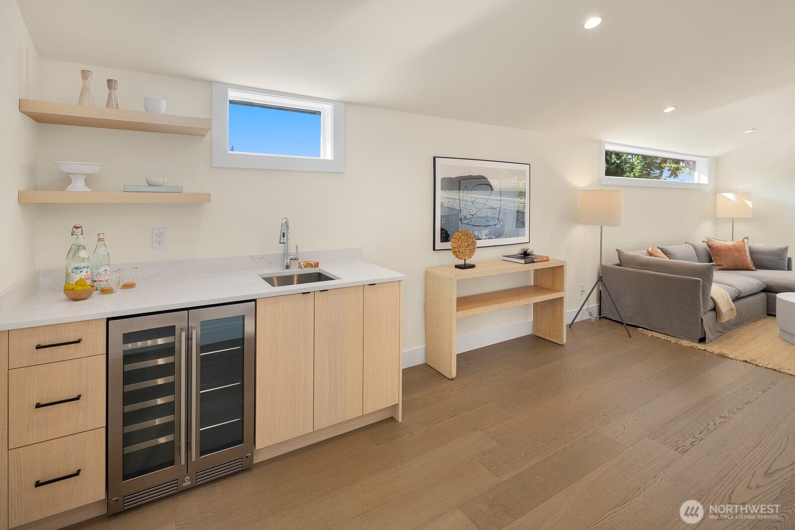 Seattle, Washington, 98115, United States, 4 Bedrooms Bedrooms, ,4 BathroomsBathrooms,Residential,Active,1933886