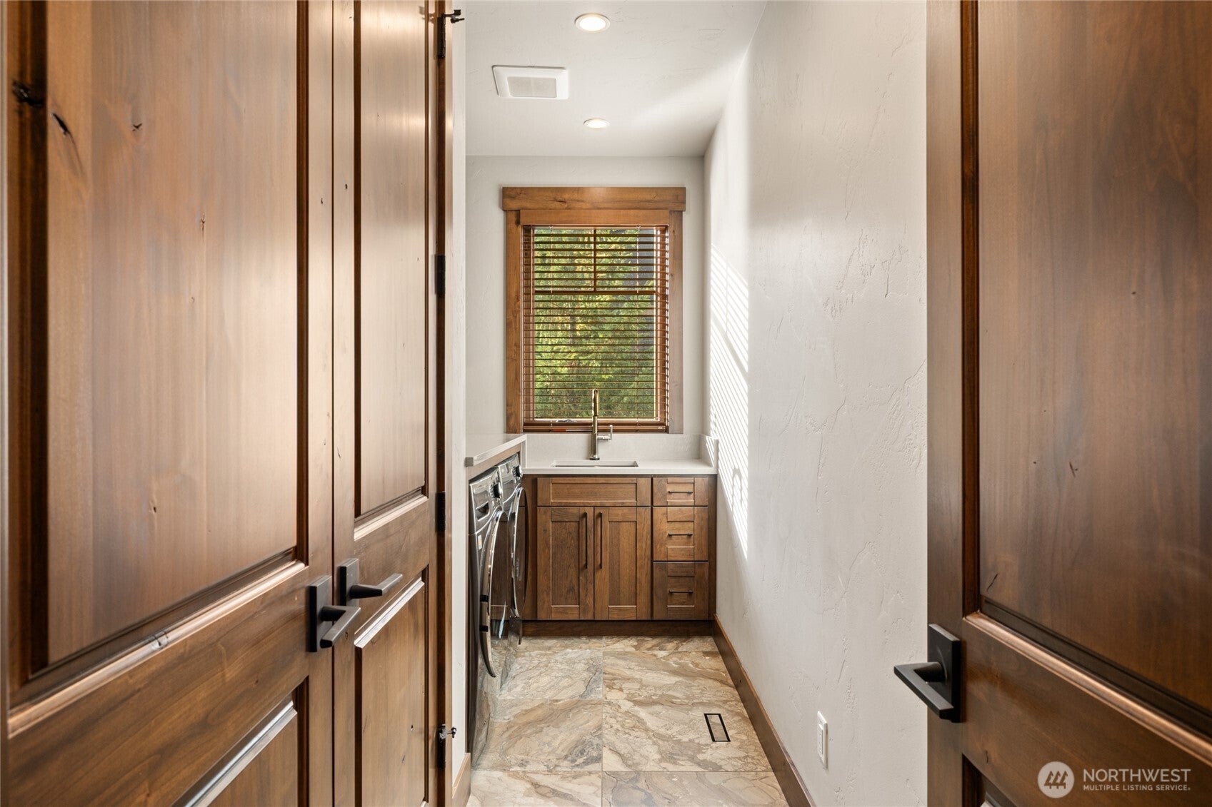 Cle Elum, Washington, 98922, United States, 5 Bedrooms Bedrooms, ,6 BathroomsBathrooms,Residential,Active,2012925