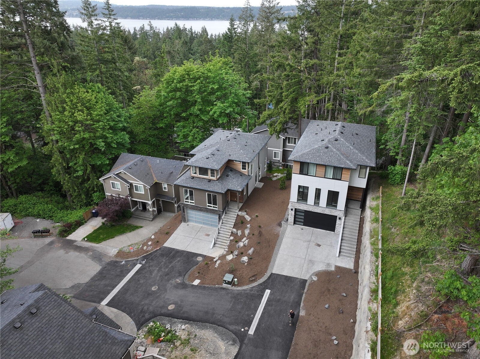 Sammamish, Washington, 98074, United States, 4 Bedrooms Bedrooms, ,4 BathroomsBathrooms,Residential,Active,1886848