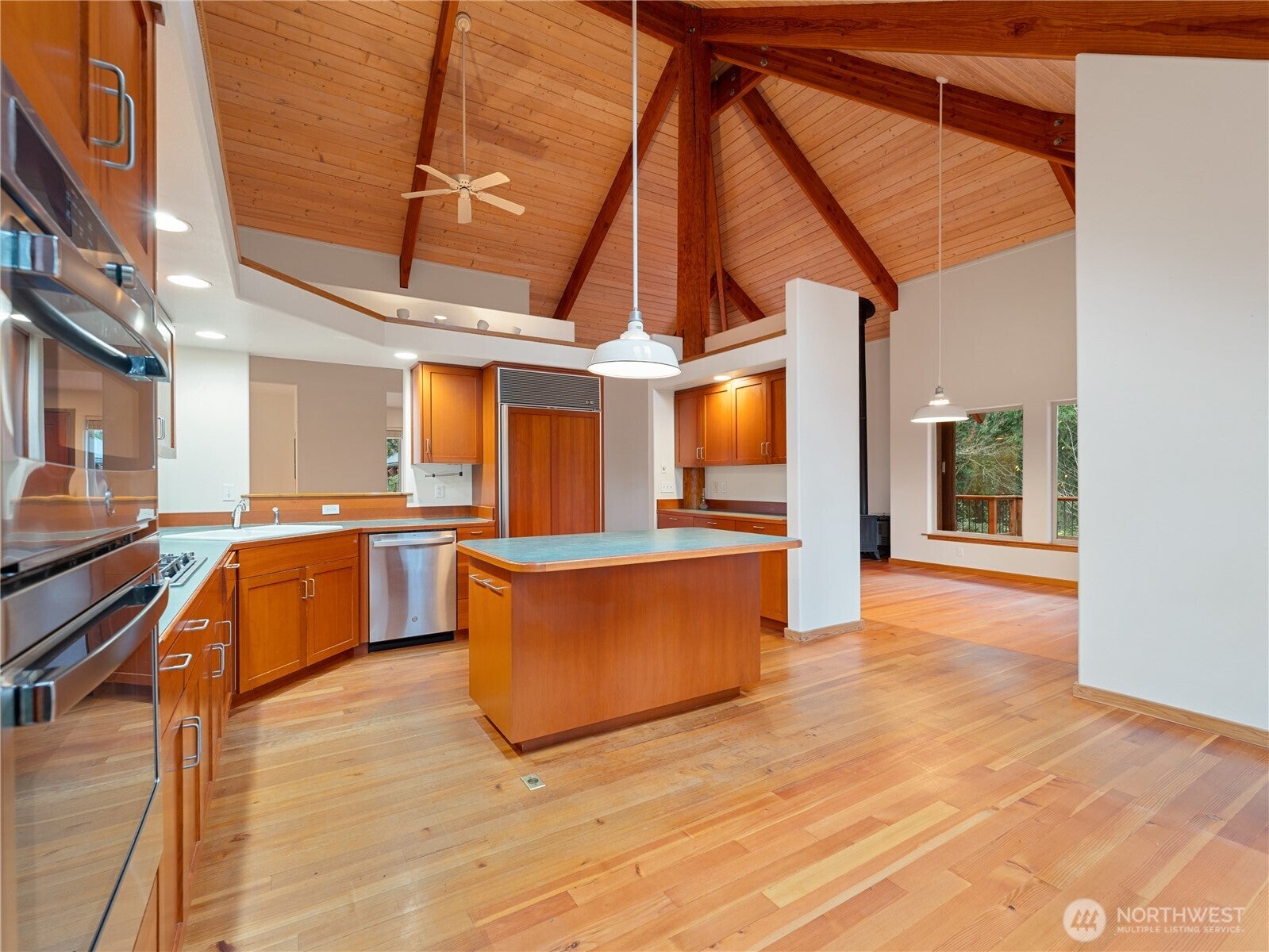 Anacortes, Washington, 98221, United States, 2 Bedrooms Bedrooms, ,3 BathroomsBathrooms,Residential,Active,1997600