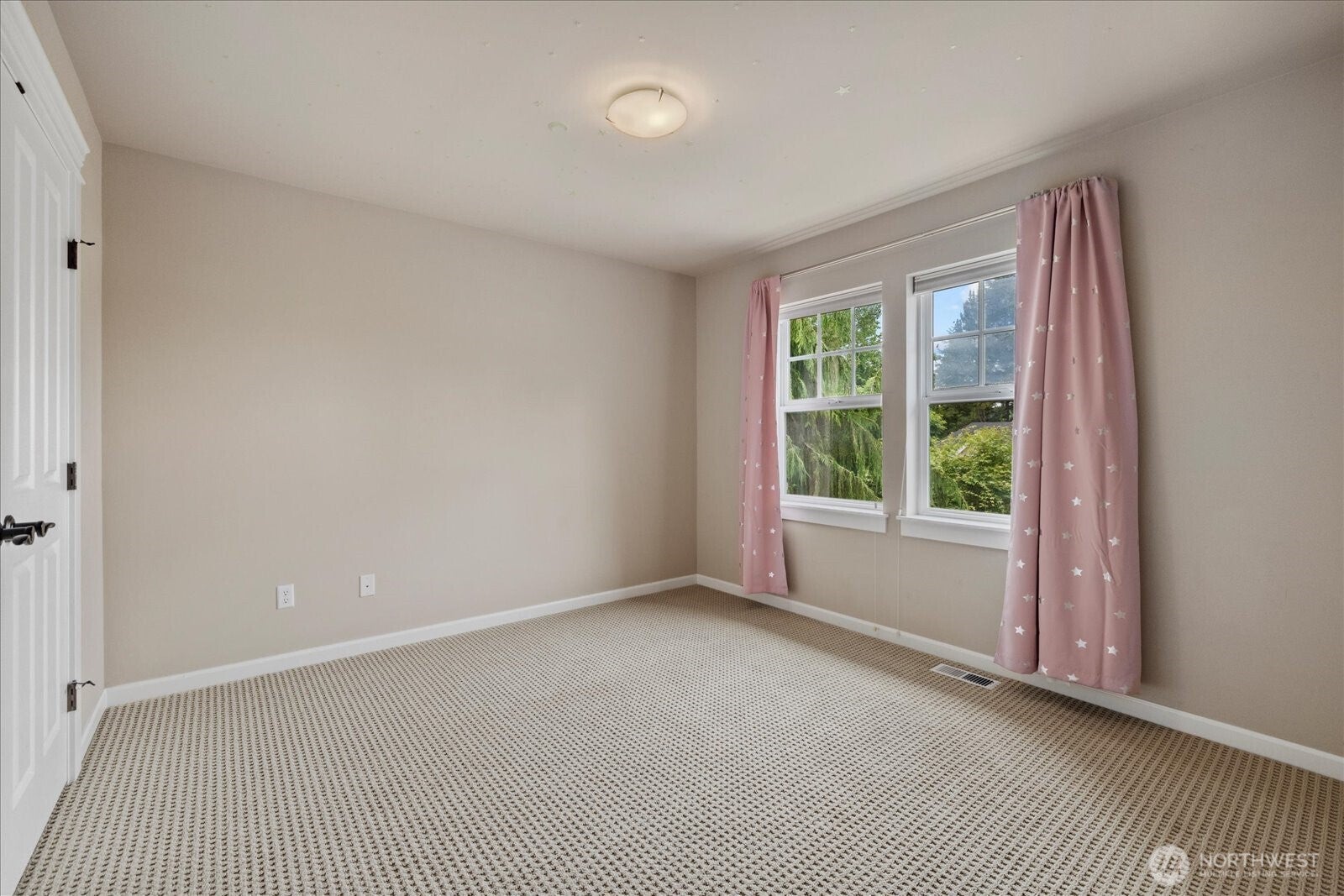 Newcastle, Washington, 98056, United States, 4 Bedrooms Bedrooms, ,3 BathroomsBathrooms,Residential,Active,1850683