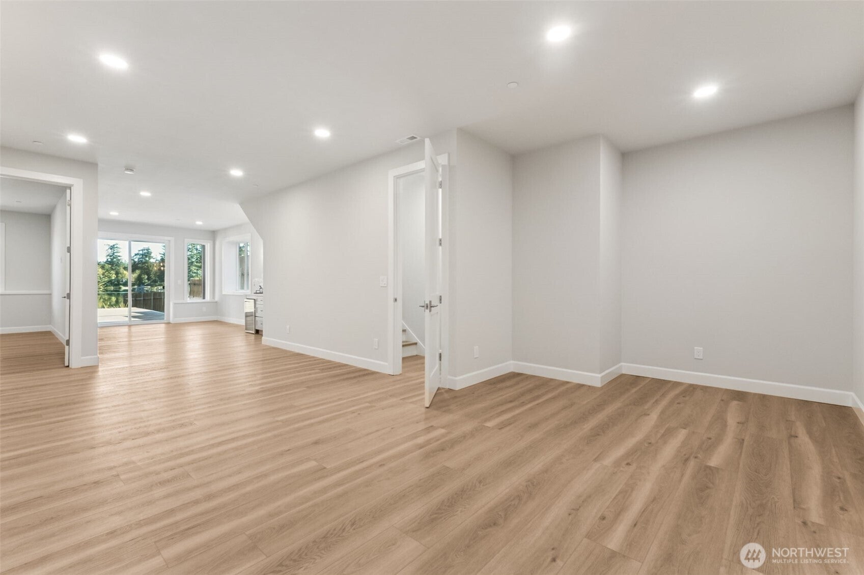 Maple Valley, Washington, 98038, United States, 4 Bedrooms Bedrooms, ,4 BathroomsBathrooms,Residential,Active,1965803