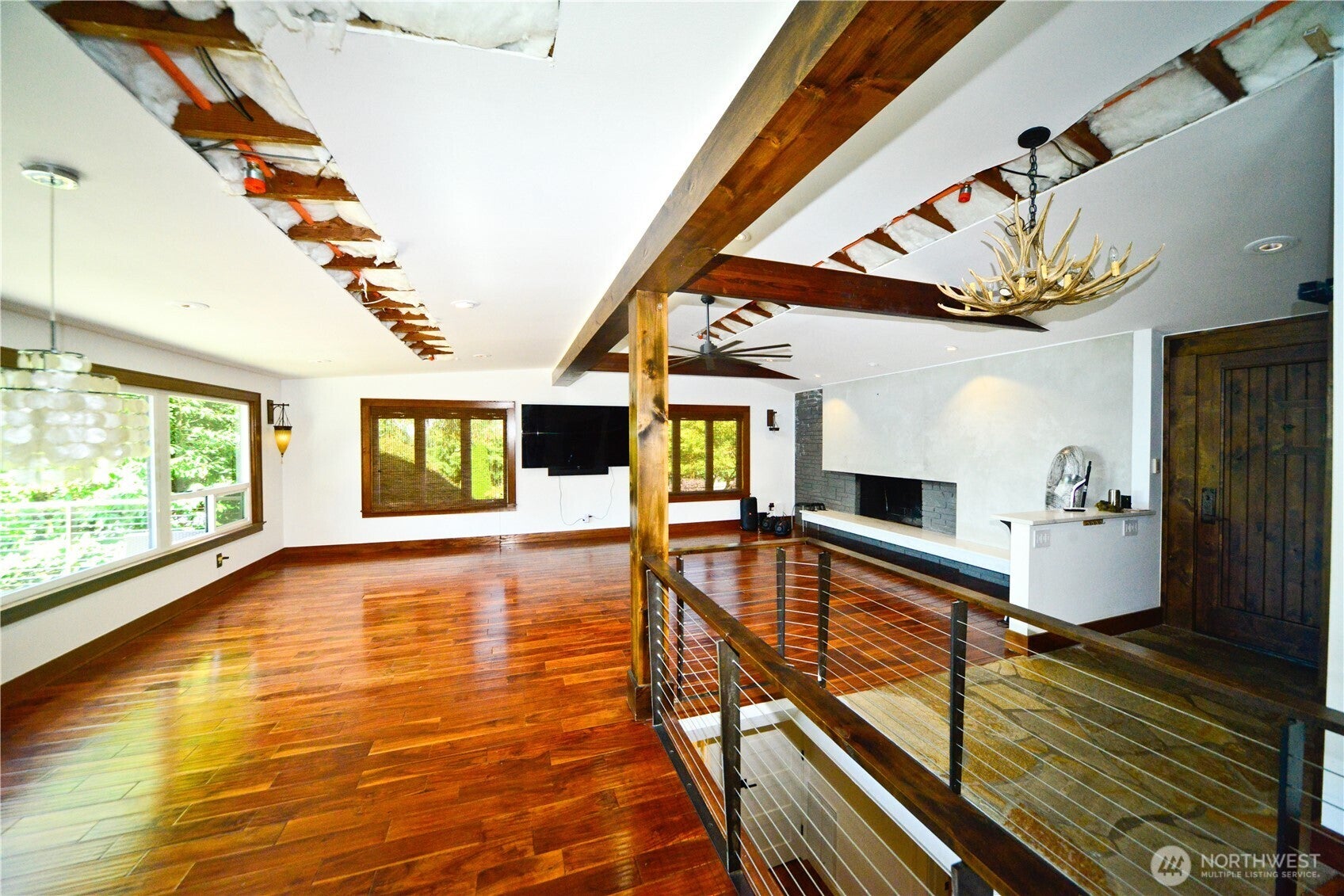 Kirkland, Washington, 98033, United States, 3 Bedrooms Bedrooms, ,3 BathroomsBathrooms,Residential,Active,1945839