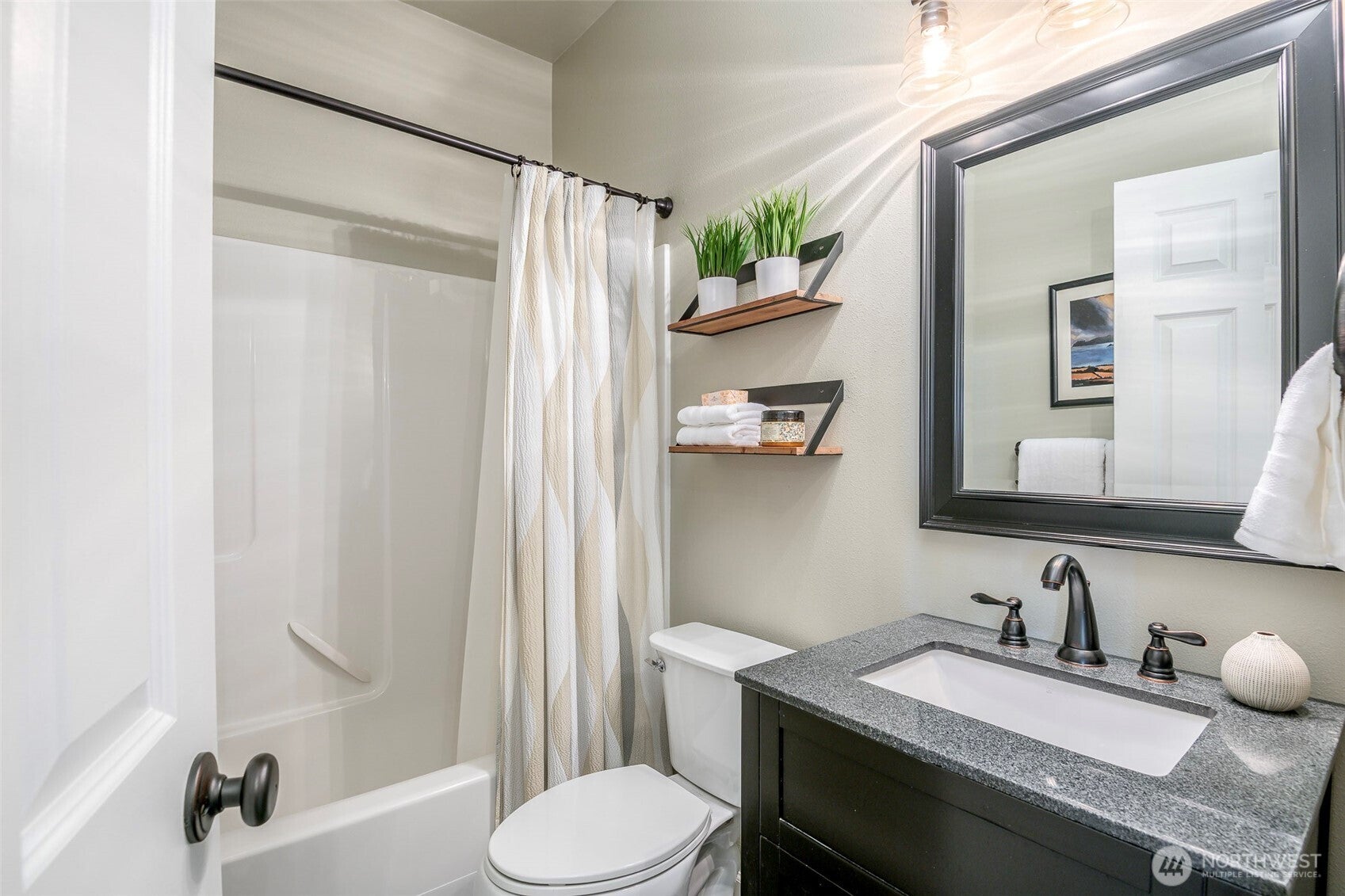 Steilacoom, Washington, 98388, United States, 2 Bedrooms Bedrooms, ,2 BathroomsBathrooms,Residential,Active,1914623