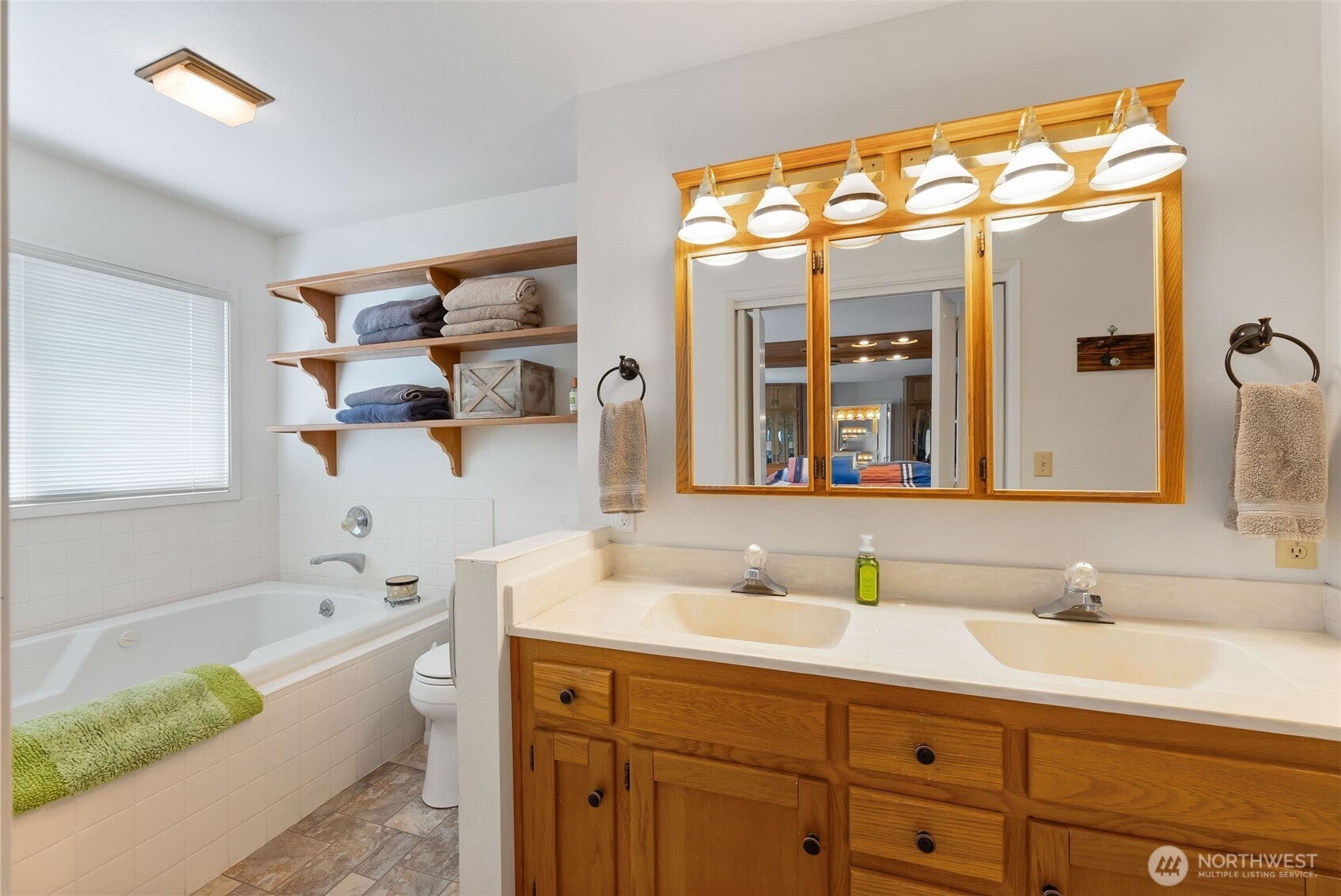 Sequim, Washington, 98382, United States, 3 Bedrooms Bedrooms, ,4 BathroomsBathrooms,Residential,Active,1871579