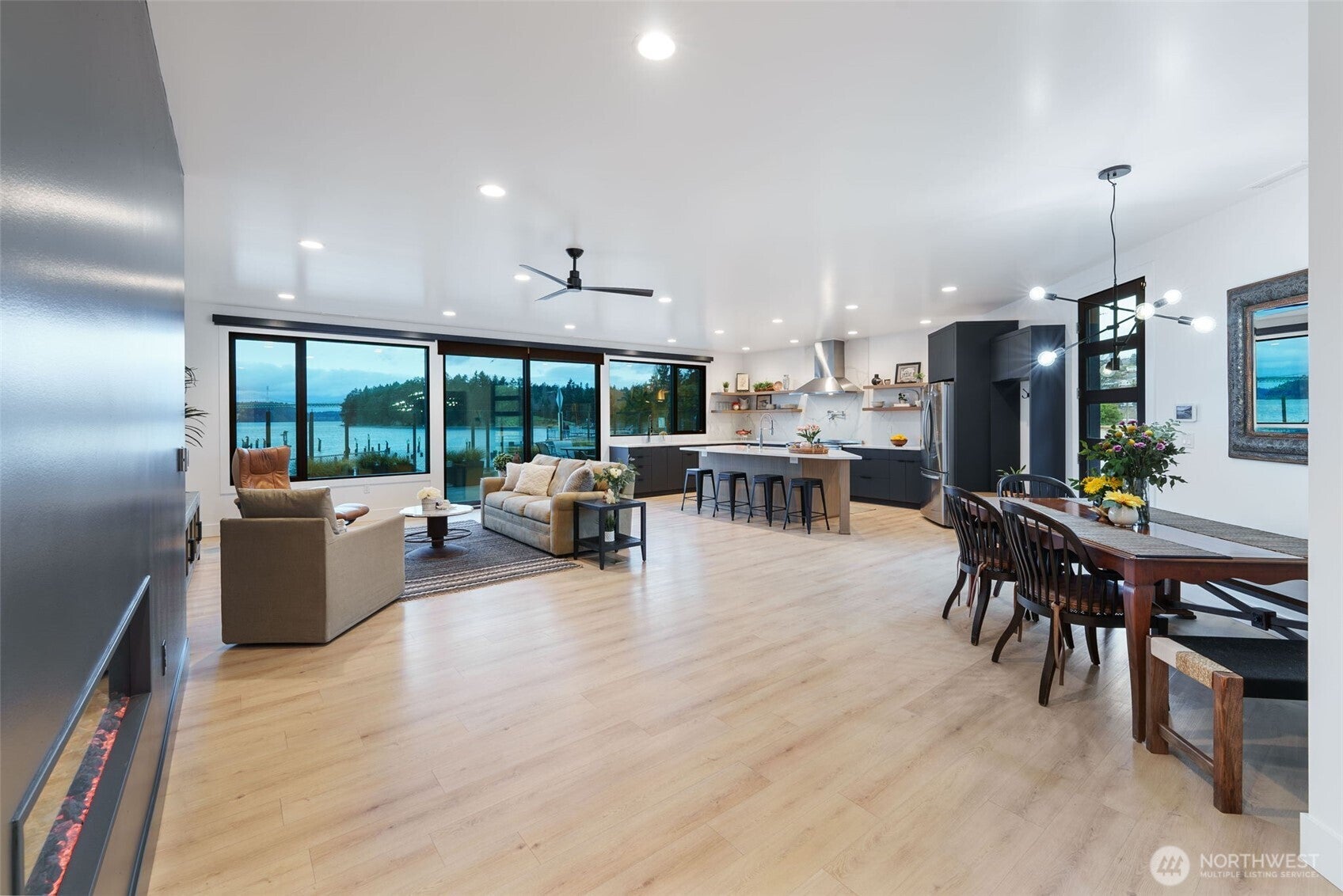 Tacoma, Washington, 98465, United States, 3 Bedrooms Bedrooms, ,4 BathroomsBathrooms,Residential,Active,1844266