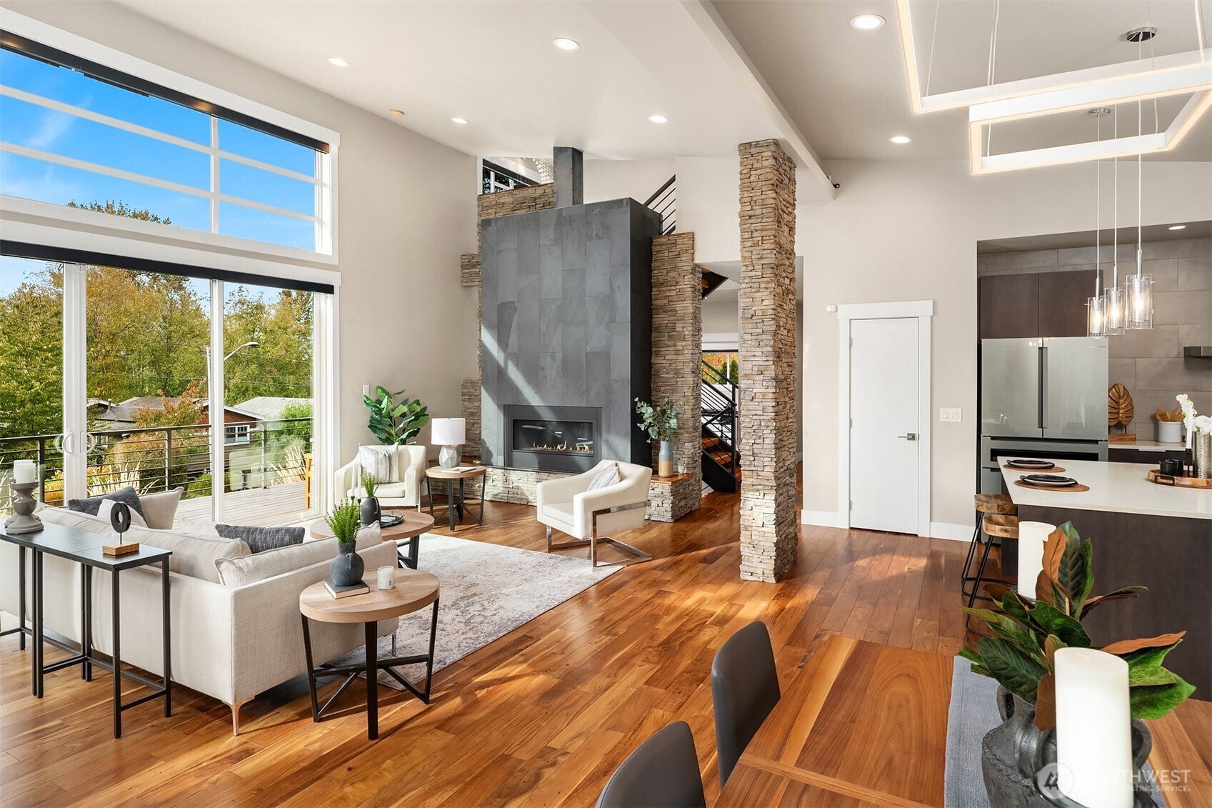 Kirkland, Washington, 98033, United States, 4 Bedrooms Bedrooms, ,5 BathroomsBathrooms,Residential,Active,1973549