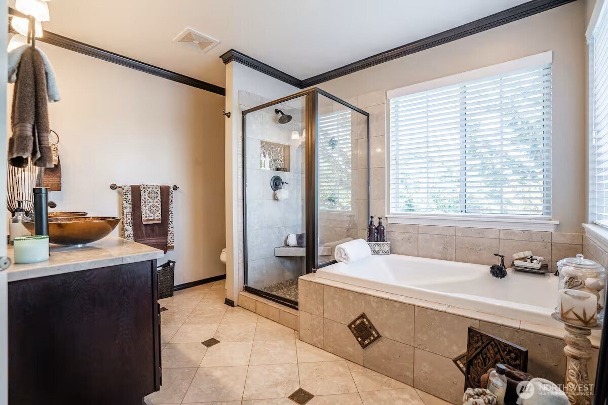 Lakewood, Washington, 98498, United States, 4 Bedrooms Bedrooms, ,4 BathroomsBathrooms,Residential,Active,1988477