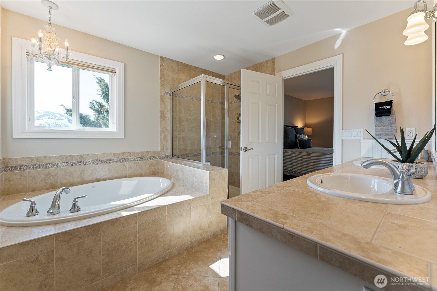 Manson, Washington, 98831, United States, 4 Bedrooms Bedrooms, ,4 BathroomsBathrooms,Residential,Active,1936117