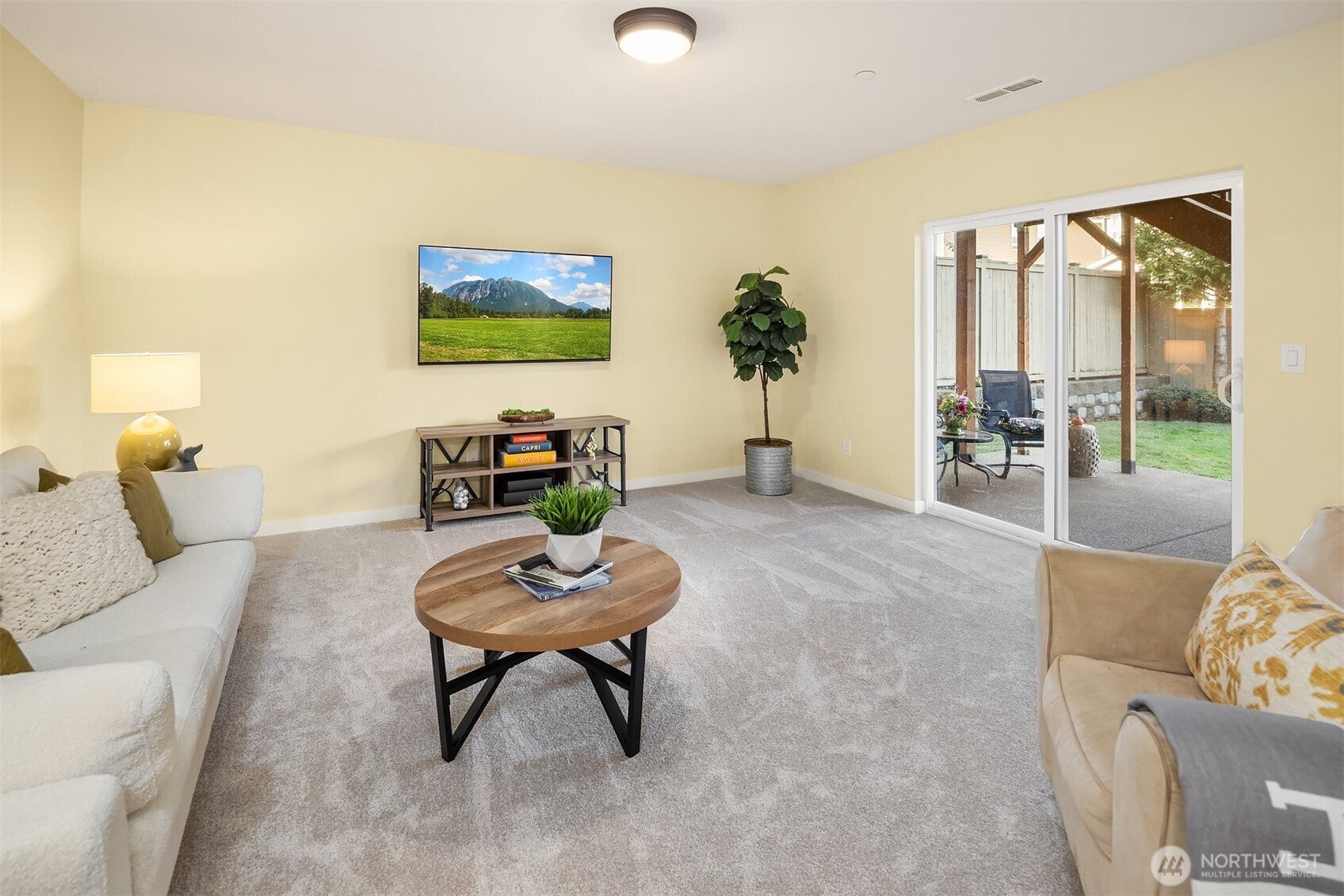 Snoqualmie, Washington, 98065, United States, 5 Bedrooms Bedrooms, ,4 BathroomsBathrooms,Residential,Active,1995292