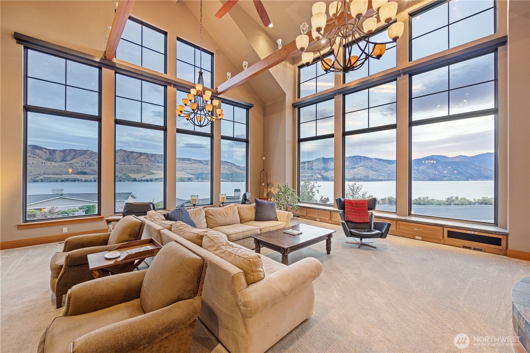 Chelan, Washington, 98816, United States, 4 Bedrooms Bedrooms, ,4 BathroomsBathrooms,Residential,Active,1869141