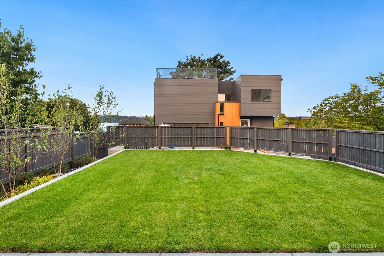 Seattle, Washington, 98118, United States, 5 Bedrooms Bedrooms, ,4 BathroomsBathrooms,Residential,Active,1909862