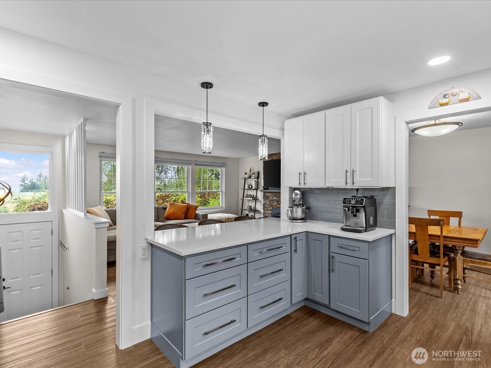 Kirkland, Washington, 98033, United States, 3 Bedrooms Bedrooms, ,3 BathroomsBathrooms,Residential,Active,1941339