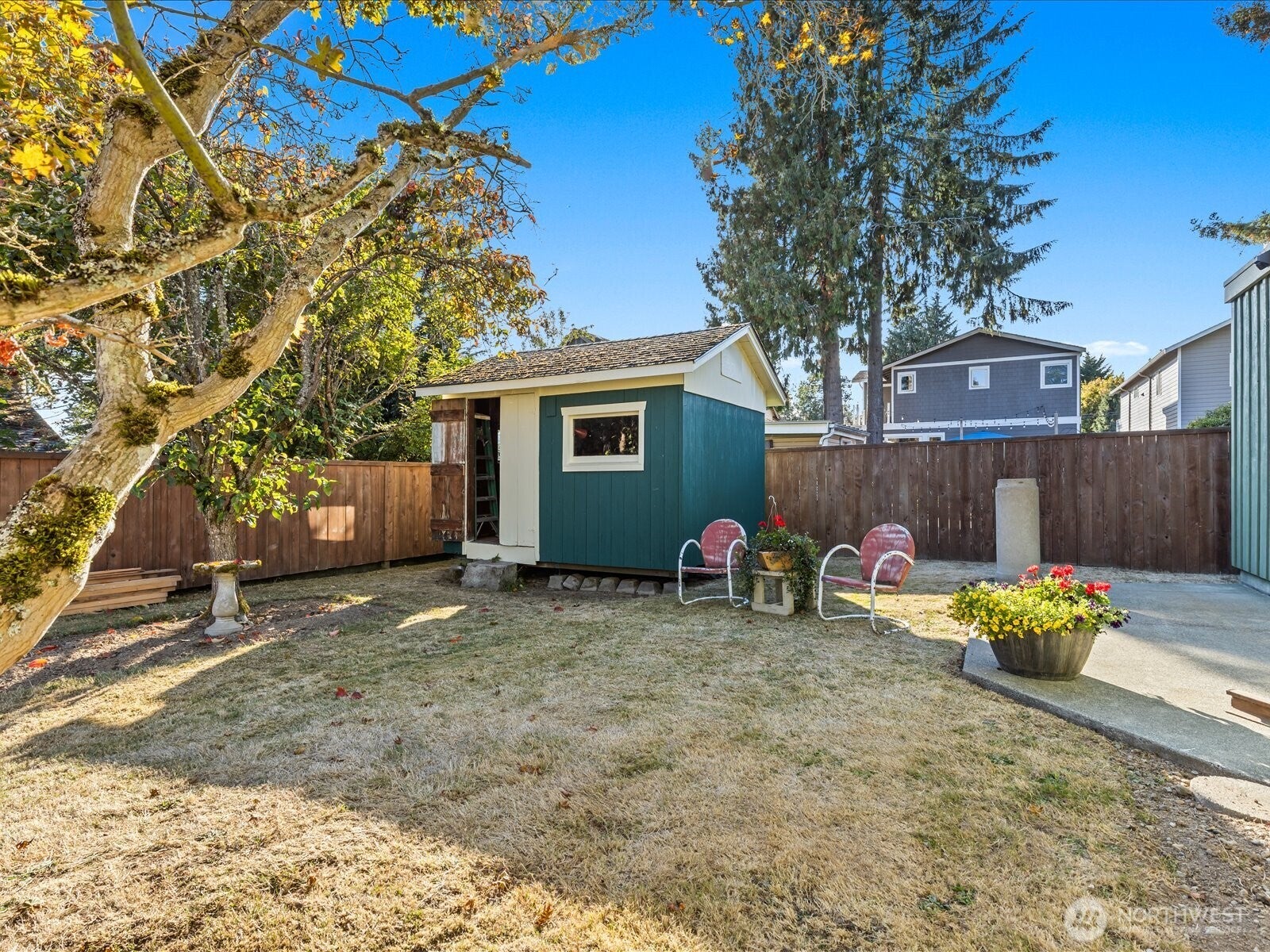 Seattle, Washington, 98103, United States, 3 Bedrooms Bedrooms, ,1 BathroomBathrooms,Residential,Active,1953017