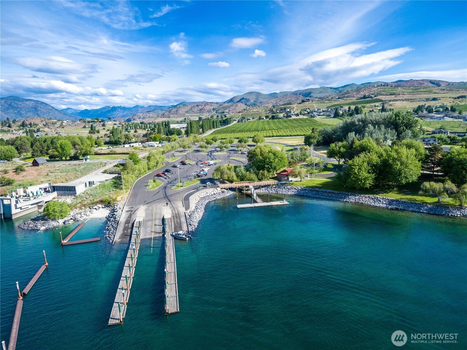 Manson, Washington, 98831, United States, 4 Bedrooms Bedrooms, ,4 BathroomsBathrooms,Residential,Active,1936117