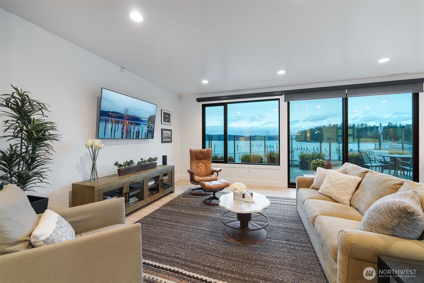 Tacoma, Washington, 98465, United States, 3 Bedrooms Bedrooms, ,4 BathroomsBathrooms,Residential,Active,1844266