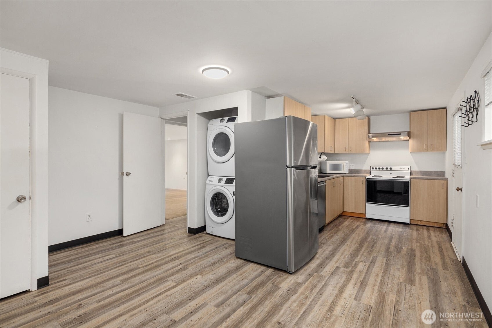 Seattle, Washington, 98125, United States, 7 Bedrooms Bedrooms, ,3 BathroomsBathrooms,Residential,Active,1999918