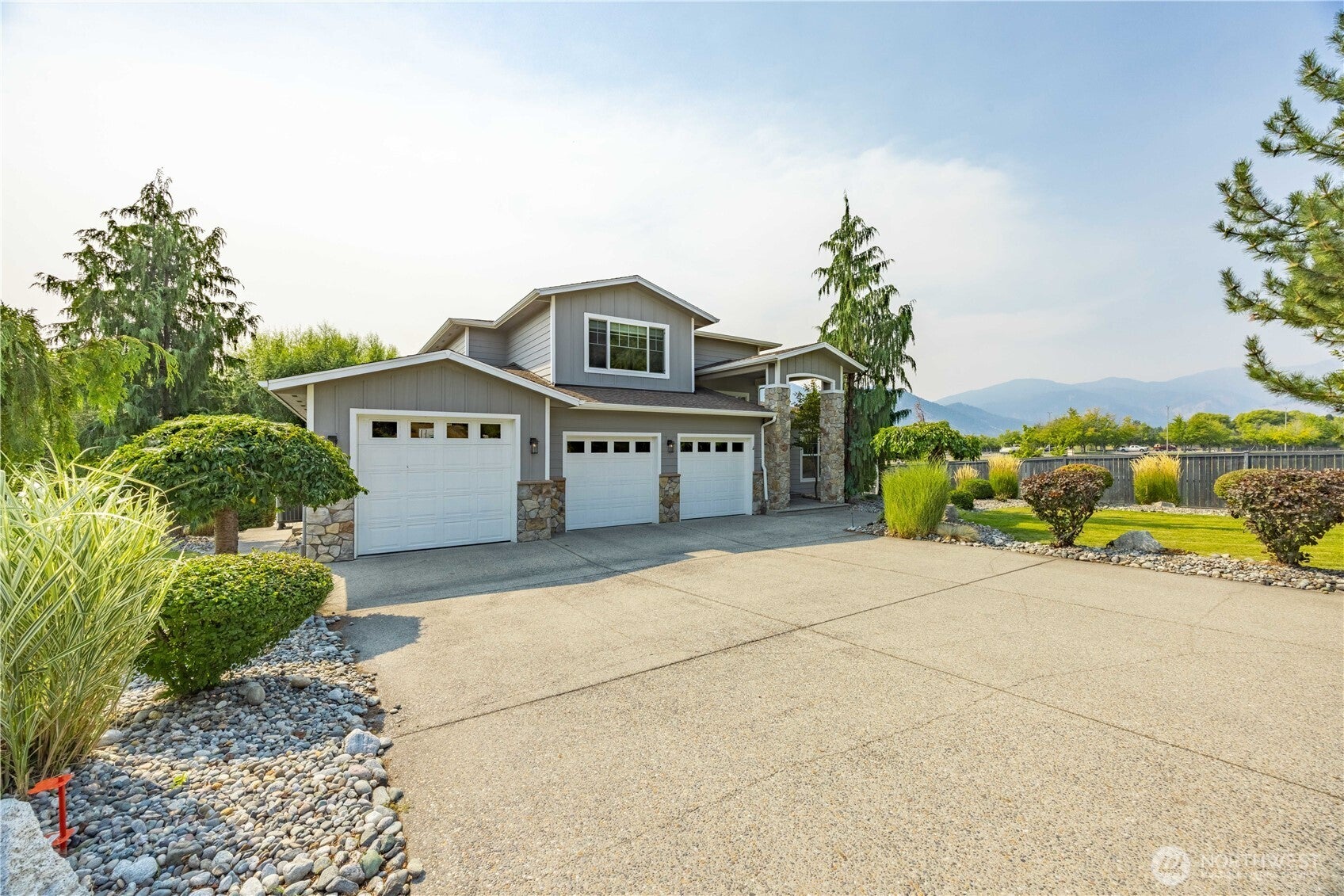 Manson, Washington, 98831, United States, 4 Bedrooms Bedrooms, ,4 BathroomsBathrooms,Residential,Active,1936117