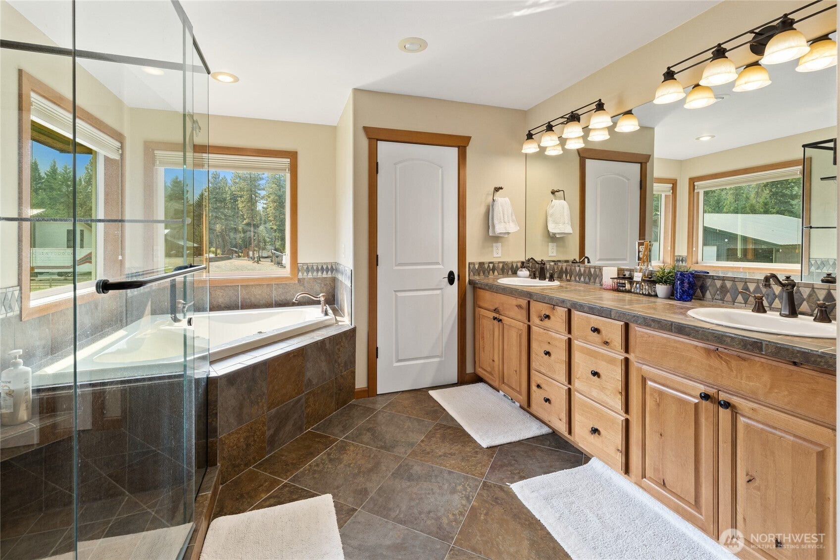 Cle Elum, Washington, 98922, United States, 4 Bedrooms Bedrooms, ,3 BathroomsBathrooms,Residential,Active,1944053