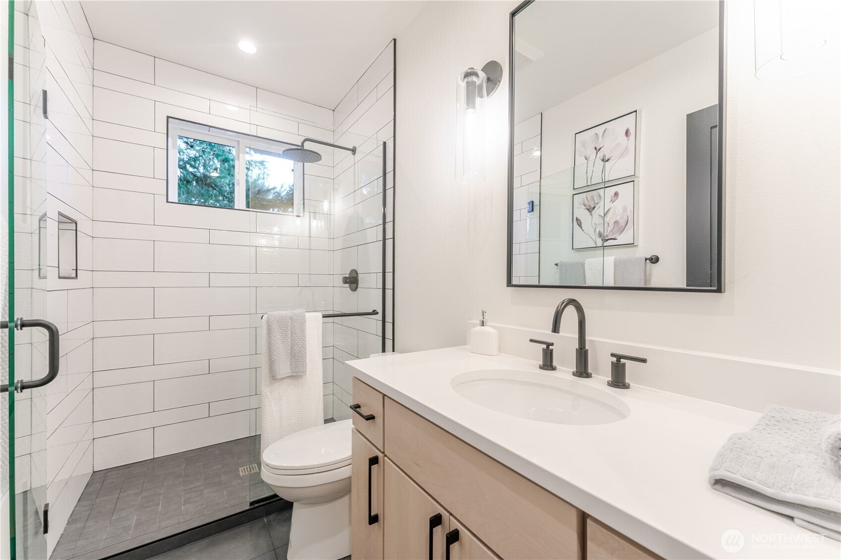 Kirkland, Washington, 98033, United States, 6 Bedrooms Bedrooms, ,7 BathroomsBathrooms,Residential,Active,2008735