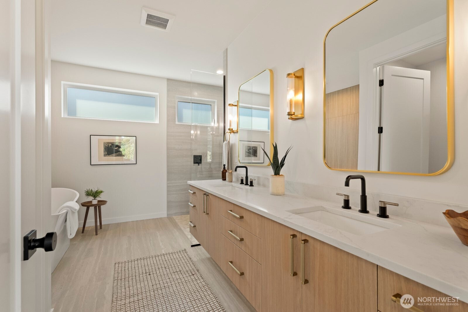 Seattle, Washington, 98116, United States, 4 Bedrooms Bedrooms, ,4 BathroomsBathrooms,Residential,Active,1944091