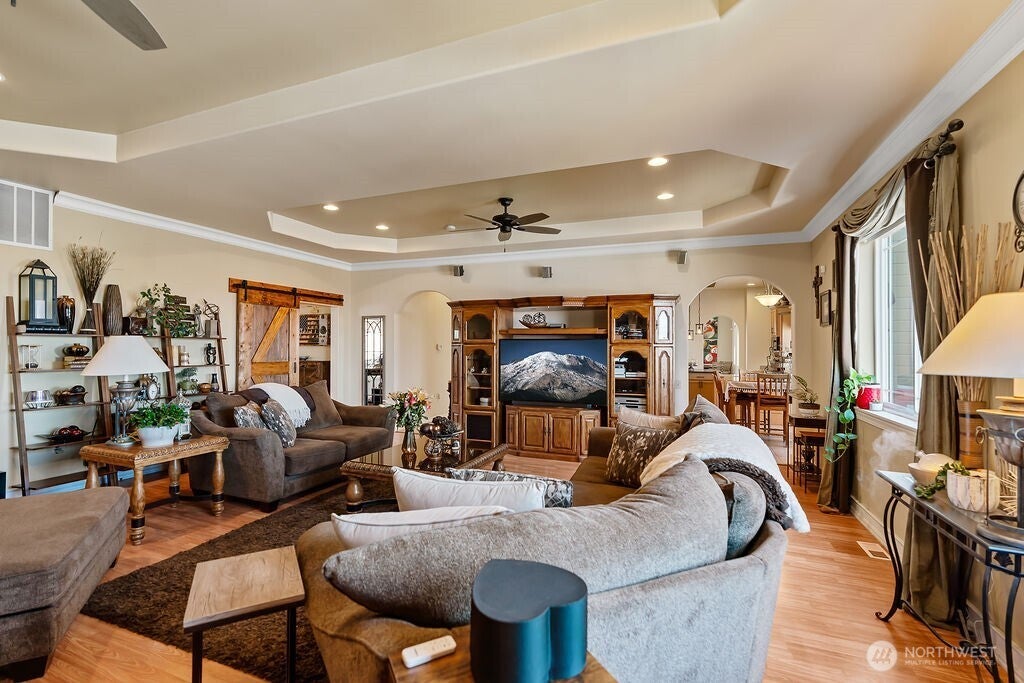 Yakima, Washington, 98901, United States, 4 Bedrooms Bedrooms, ,3 BathroomsBathrooms,Residential,Active,1820832