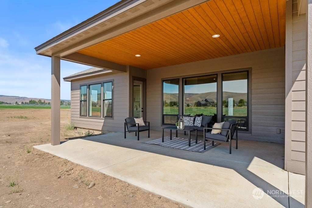Ellensburg, Washington, 98926, United States, 3 Bedrooms Bedrooms, ,3 BathroomsBathrooms,Residential,Active,1902955