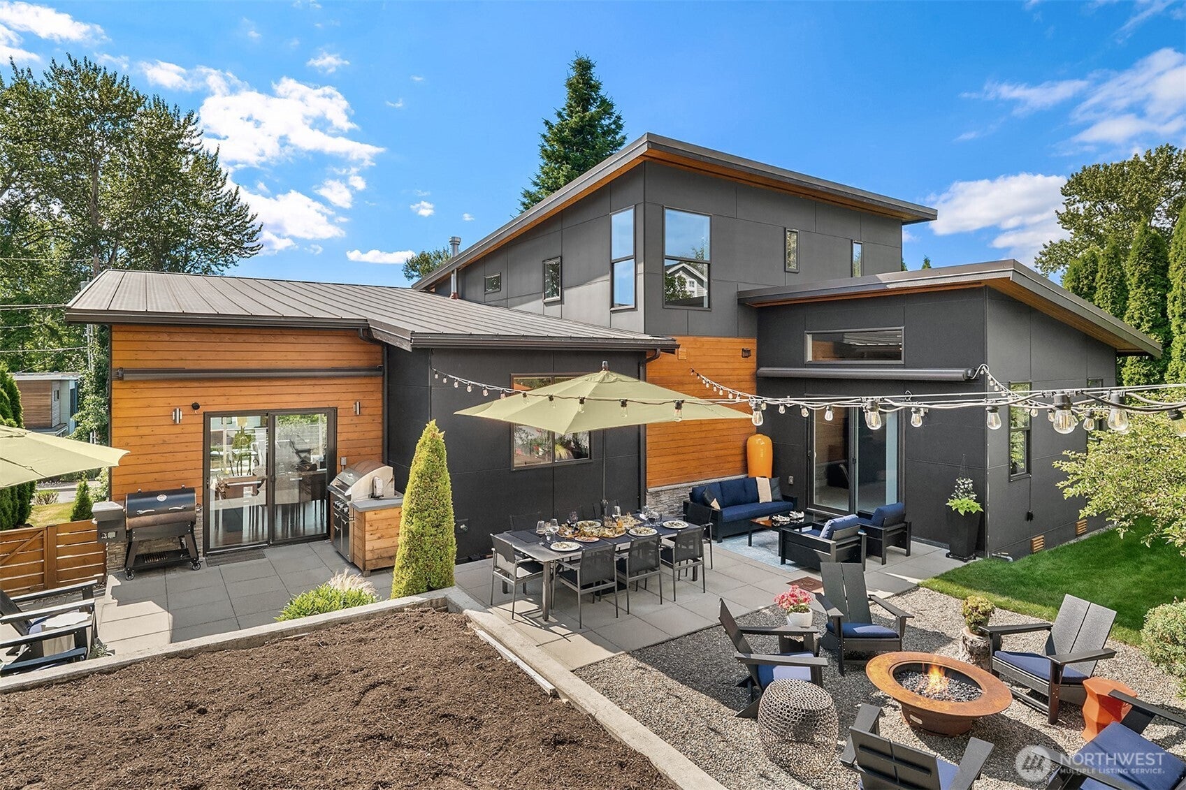 Kirkland, Washington, 98033, United States, 4 Bedrooms Bedrooms, ,5 BathroomsBathrooms,Residential,Active,1973549