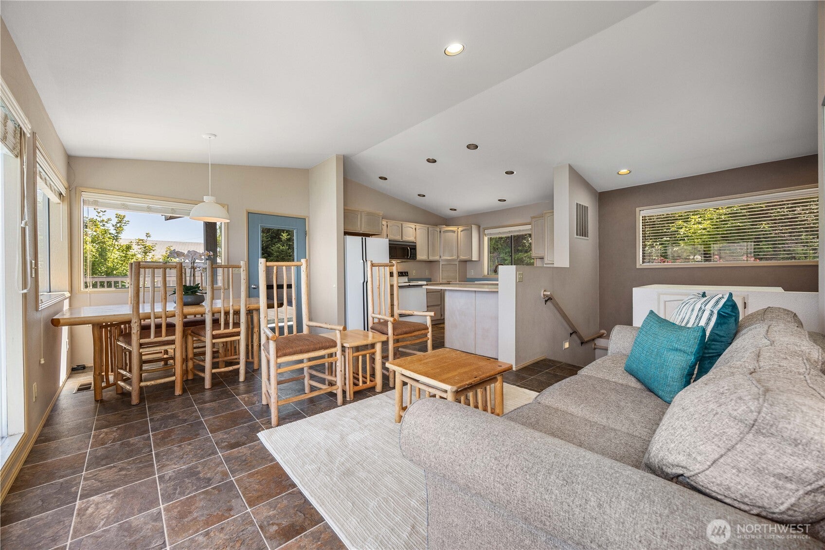 Chelan, Washington, 98816, United States, 4 Bedrooms Bedrooms, ,2 BathroomsBathrooms,Residential,Active,1971804