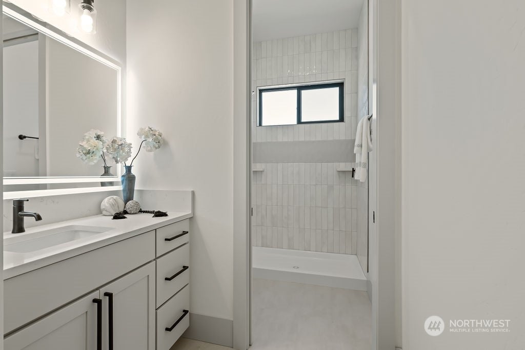 Ellensburg, Washington, 98926, United States, 3 Bedrooms Bedrooms, ,3 BathroomsBathrooms,Residential,Active,1902955