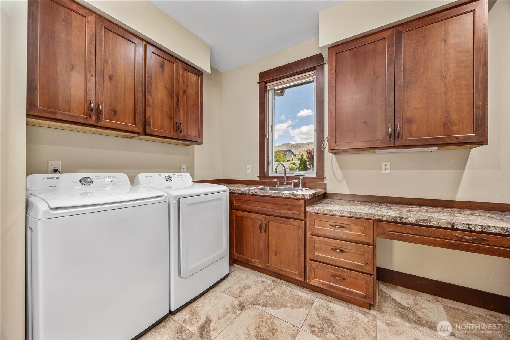 Orondo, Washington, 98843, United States, 3 Bedrooms Bedrooms, ,4 BathroomsBathrooms,Residential,Active,1823970