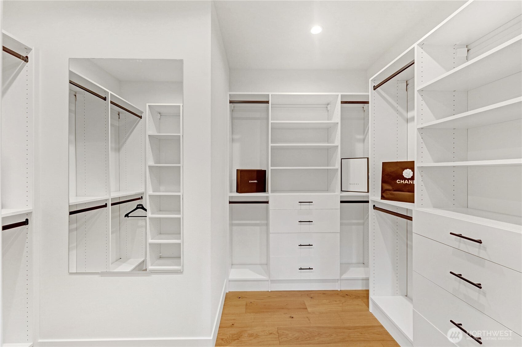 Kirkland, Washington, 98033, United States, 6 Bedrooms Bedrooms, ,7 BathroomsBathrooms,Residential,Active,2001374