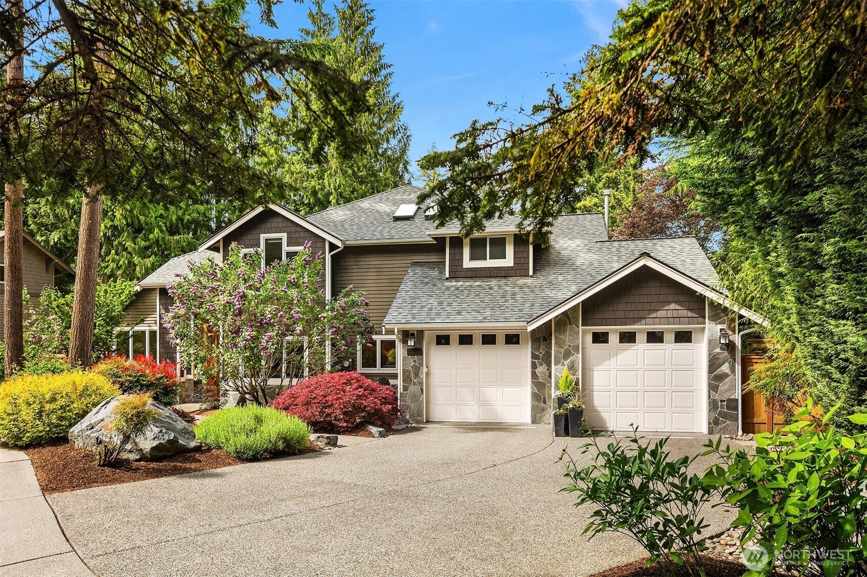 Kirkland, Washington, 98033, United States, 4 Bedrooms Bedrooms, ,3 BathroomsBathrooms,Residential,Active,1943757