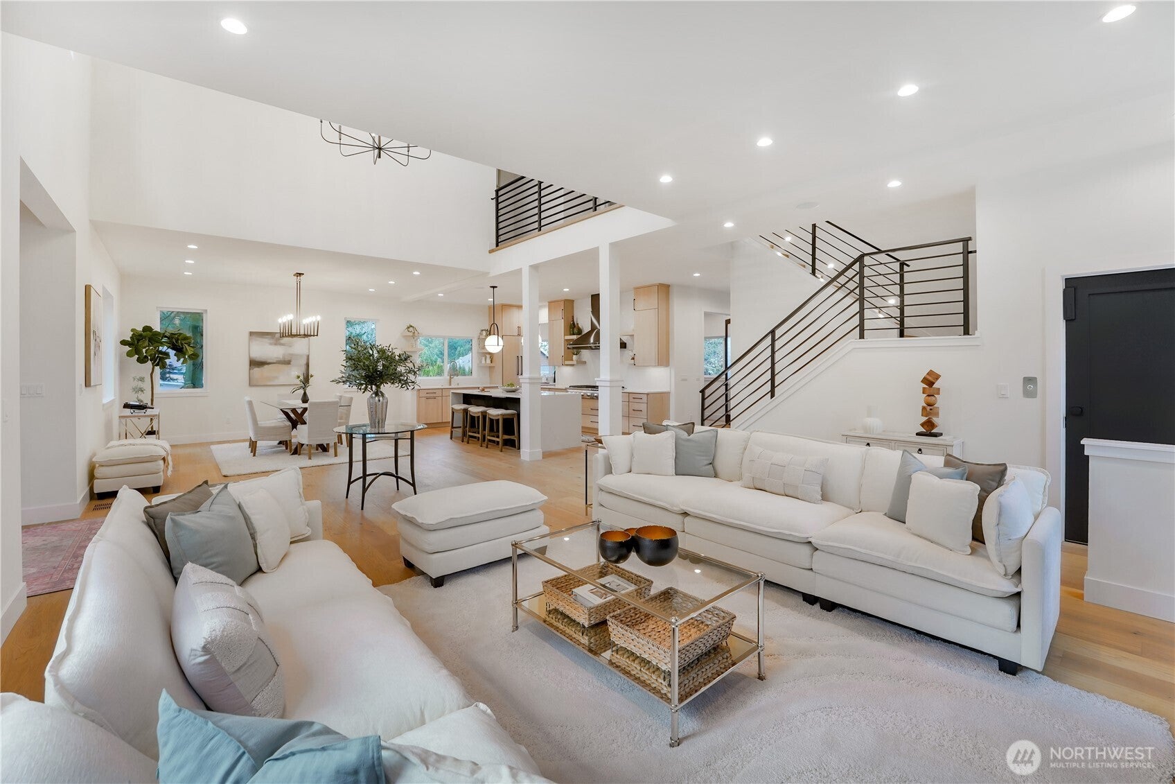 Kirkland, Washington, 98033, United States, 6 Bedrooms Bedrooms, ,7 BathroomsBathrooms,Residential,Active,2015249