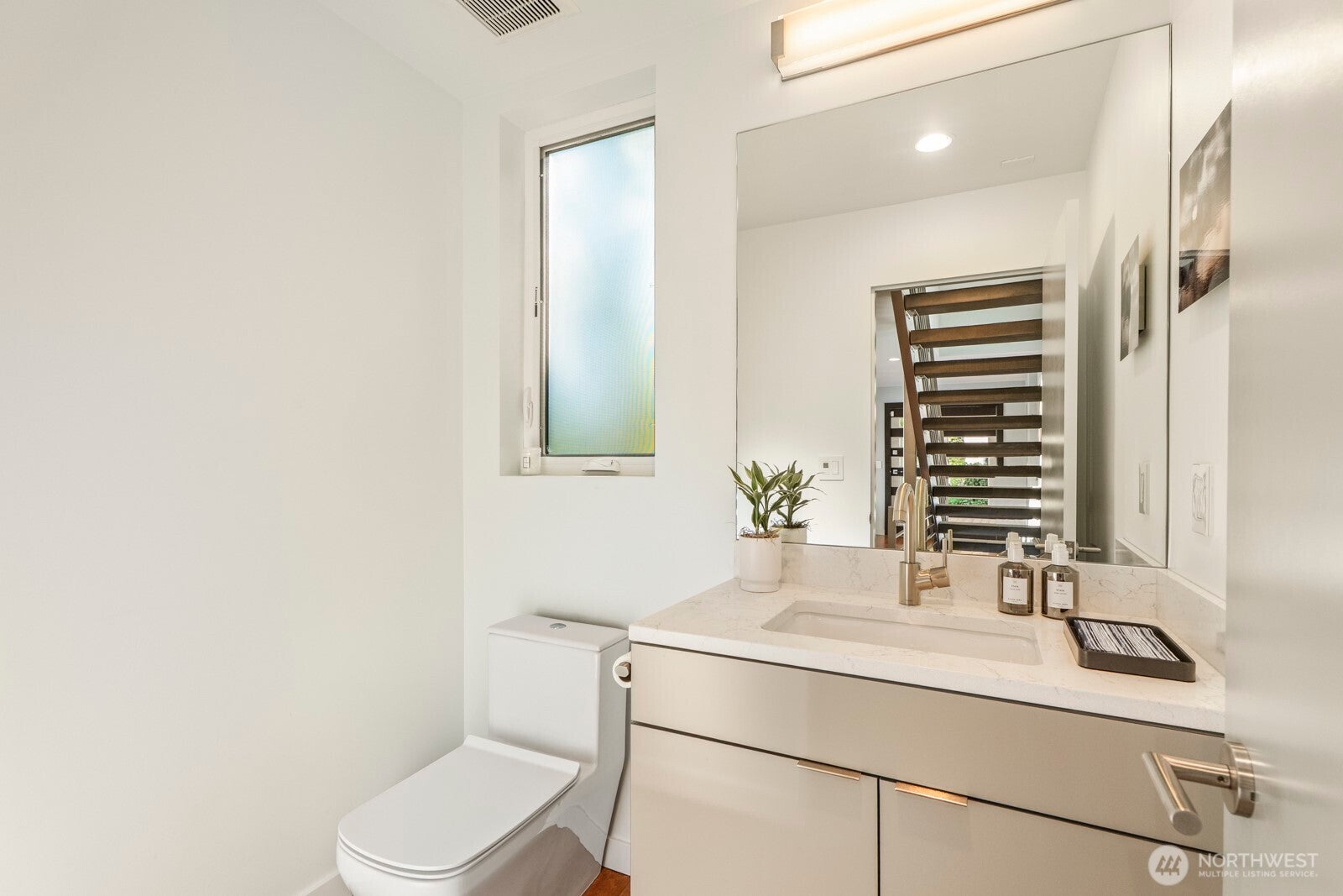 Bellevue, Washington, 98008, United States, 4 Bedrooms Bedrooms, ,5 BathroomsBathrooms,Residential,Active,1960111