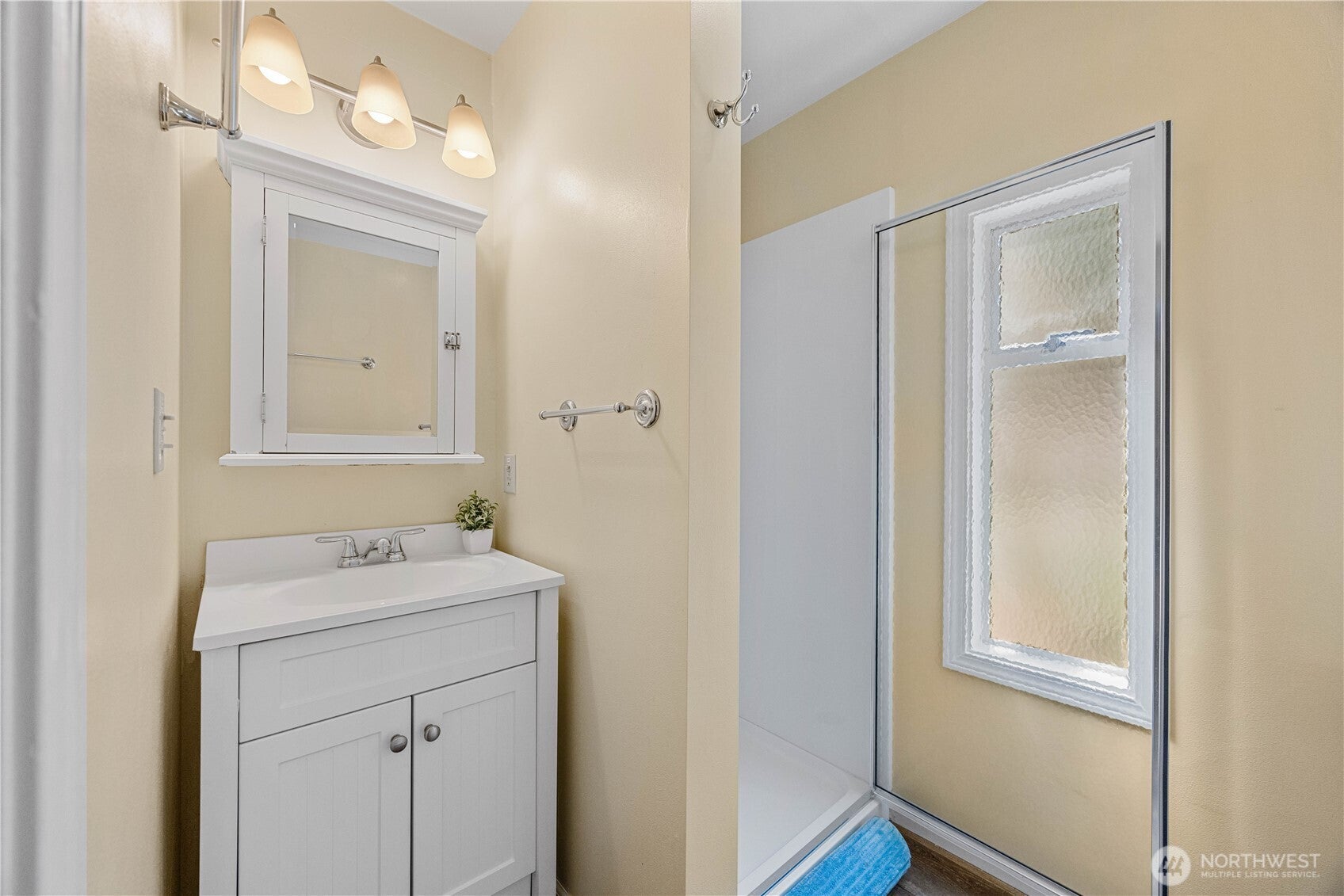 Chelan, Washington, 98816, United States, 2 Bedrooms Bedrooms, ,1 BathroomBathrooms,Residential,Active,1971795