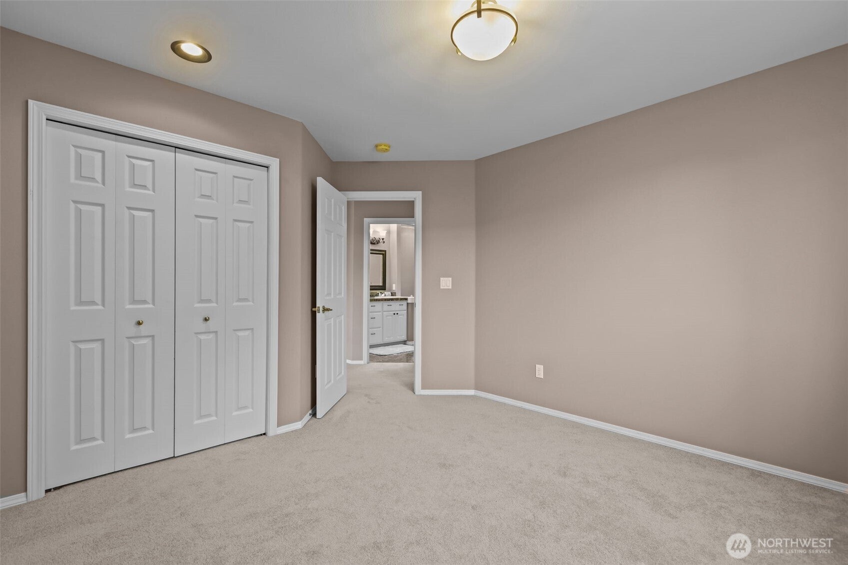 Snohomish, Washington, 98290, United States, 4 Bedrooms Bedrooms, ,3 BathroomsBathrooms,Residential,Active,1960119