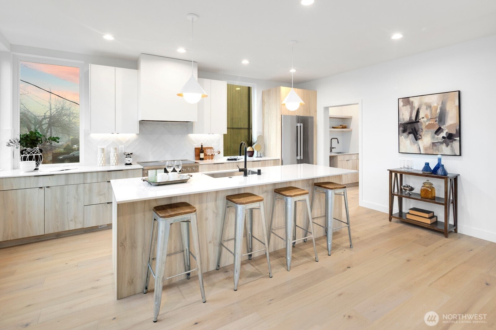 Seattle, Washington, 98122, United States, 4 Bedrooms Bedrooms, ,4 BathroomsBathrooms,Residential,Active,1992543