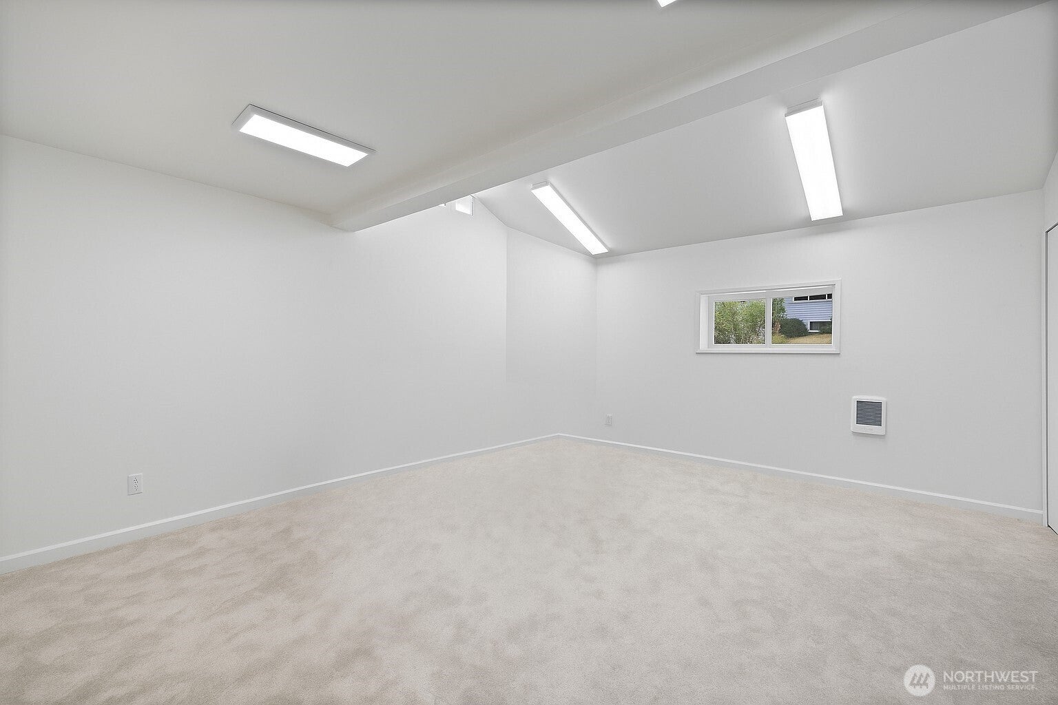 Bellevue, Washington, 98008, United States, 4 Bedrooms Bedrooms, ,2 BathroomsBathrooms,Residential,Active,1943800