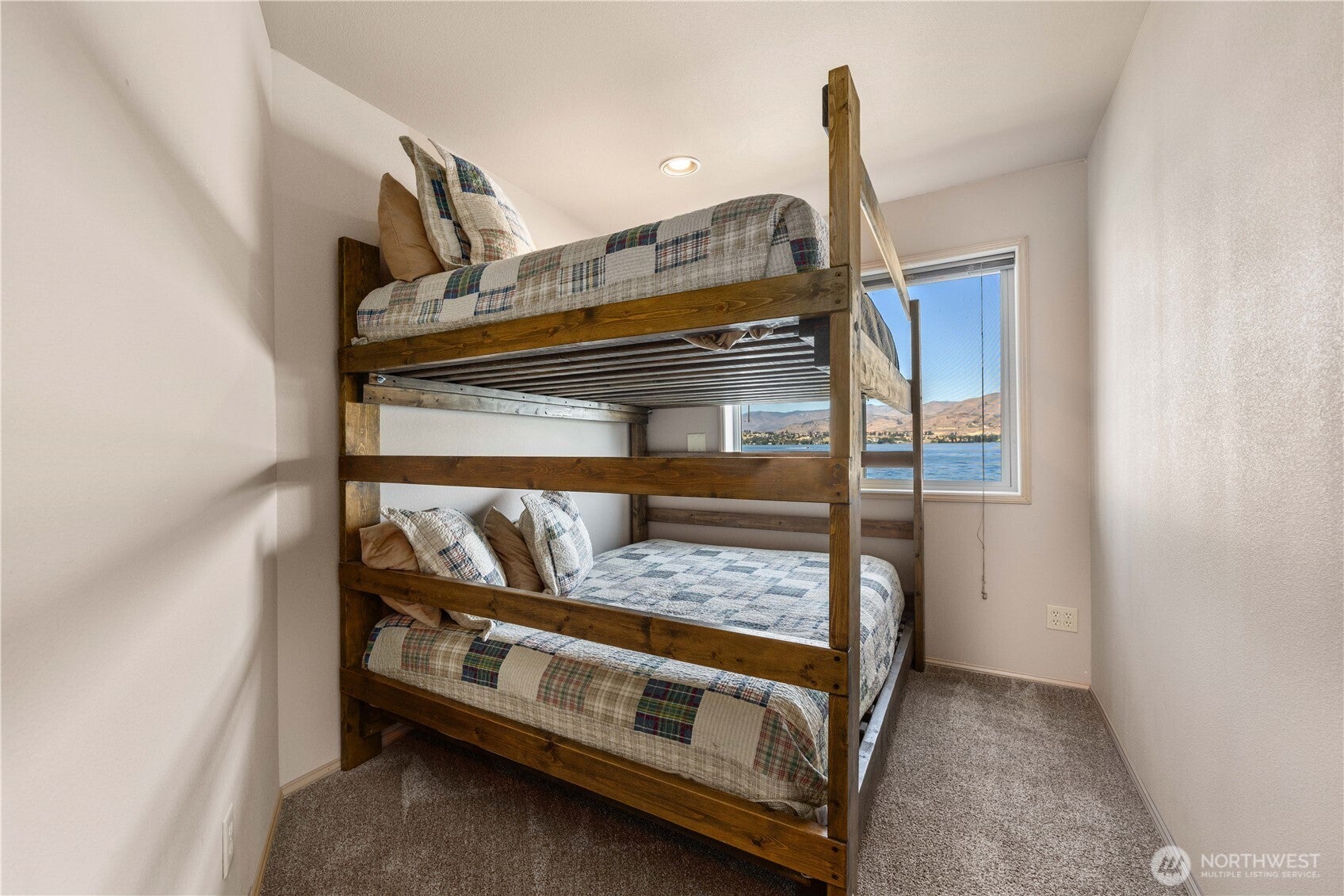 Chelan, Washington, 98816, United States, 4 Bedrooms Bedrooms, ,2 BathroomsBathrooms,Residential,Active,1971804