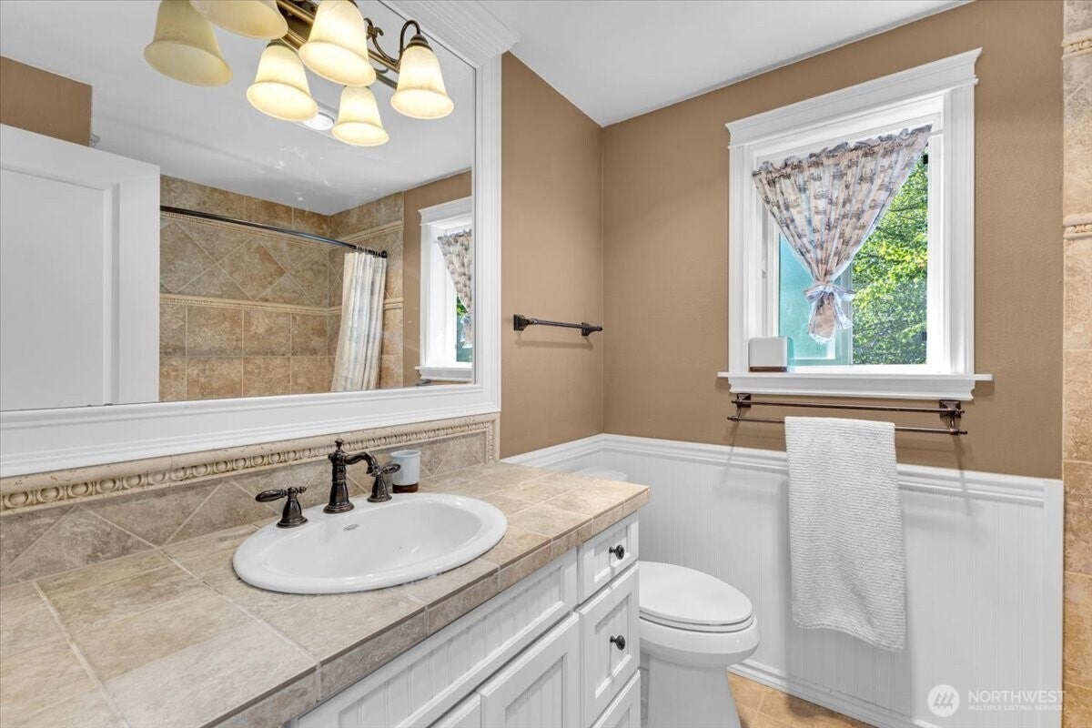 Snohomish, Washington, 98296, United States, 4 Bedrooms Bedrooms, ,4 BathroomsBathrooms,Residential,Active,1914620