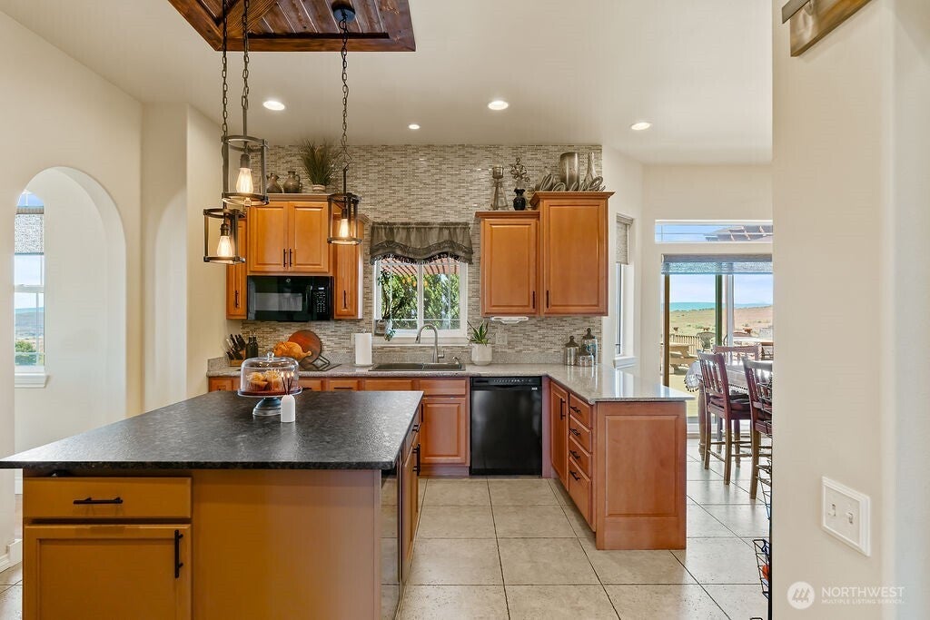 Yakima, Washington, 98901, United States, 4 Bedrooms Bedrooms, ,3 BathroomsBathrooms,Residential,Active,1820832