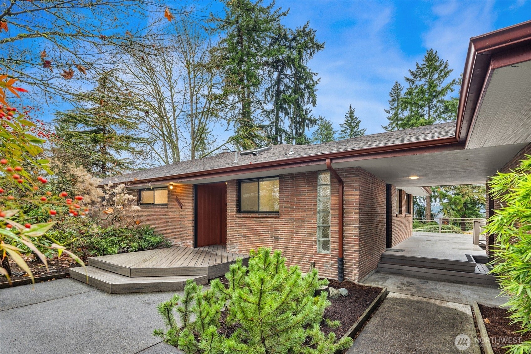 Seattle, Washington, 98125, United States, 7 Bedrooms Bedrooms, ,3 BathroomsBathrooms,Residential,Active,1999918