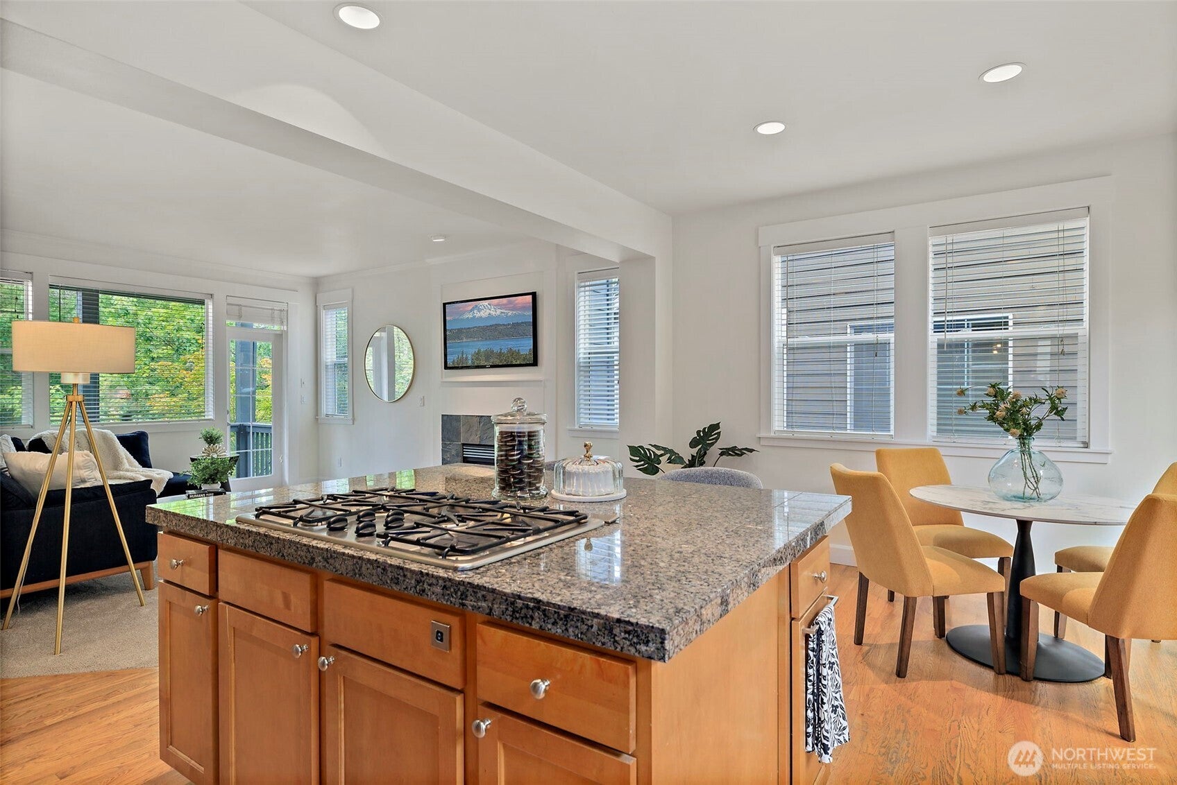 Snoqualmie, Washington, 98065, United States, 4 Bedrooms Bedrooms, ,4 BathroomsBathrooms,Residential,Active,1943832