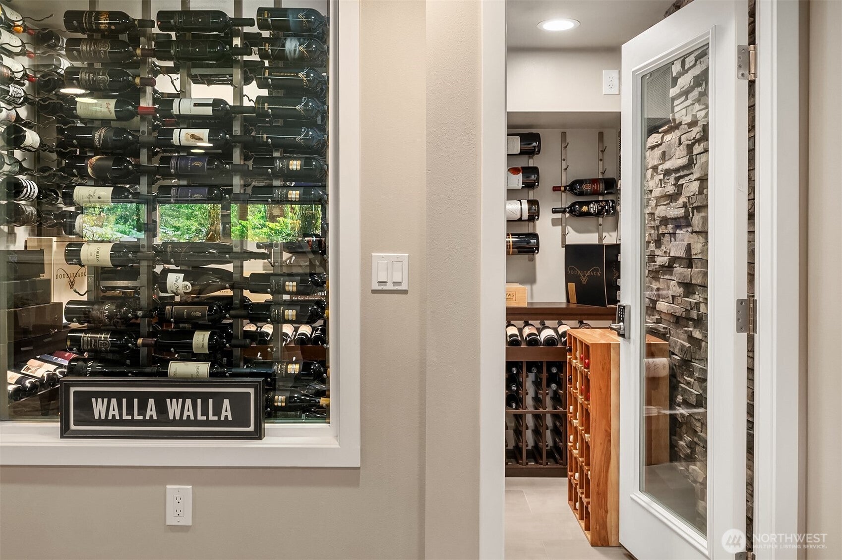 Kirkland, Washington, 98033, United States, 4 Bedrooms Bedrooms, ,5 BathroomsBathrooms,Residential,Active,1973549