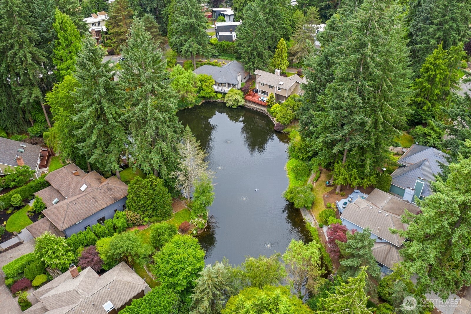 Kirkland, Washington, 98033, United States, 4 Bedrooms Bedrooms, ,3 BathroomsBathrooms,Residential,Active,1909901