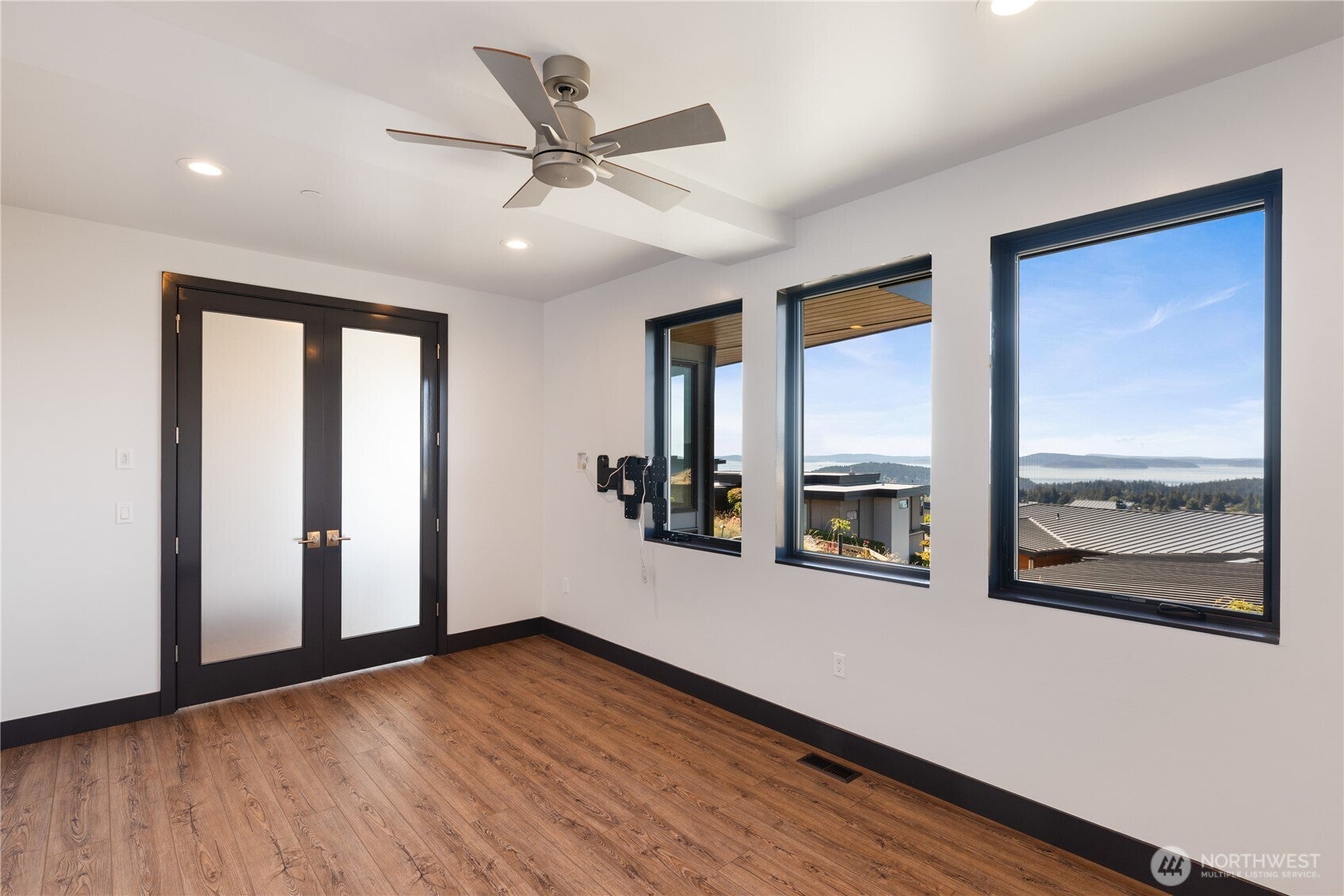 Anacortes, Washington, 98221, United States, 3 Bedrooms Bedrooms, ,3 BathroomsBathrooms,Residential,Active,2007203