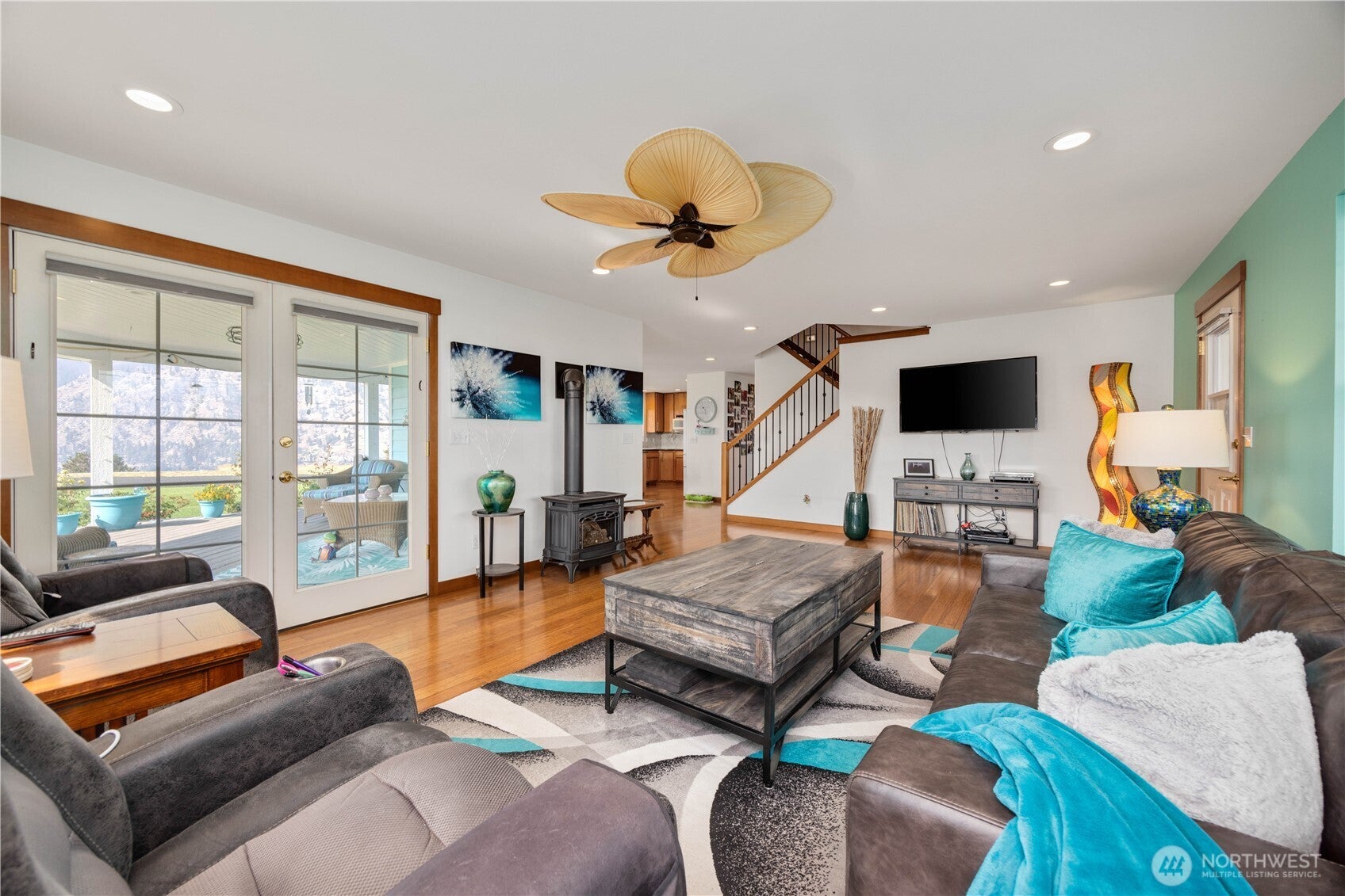 Manson, Washington, 98831, United States, 3 Bedrooms Bedrooms, ,3 BathroomsBathrooms,Residential,Active,1946323