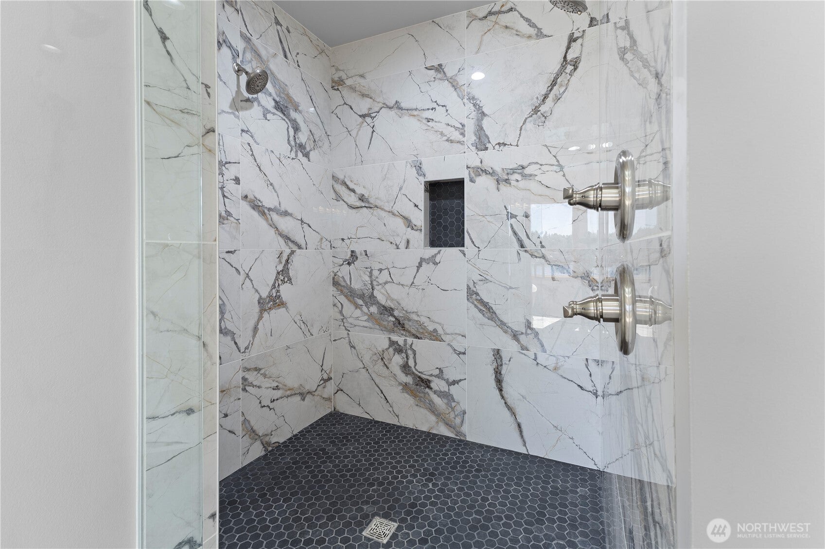 Lake Tapps, Washington, 98391, United States, 3 Bedrooms Bedrooms, ,6 BathroomsBathrooms,Residential,Active,1914925