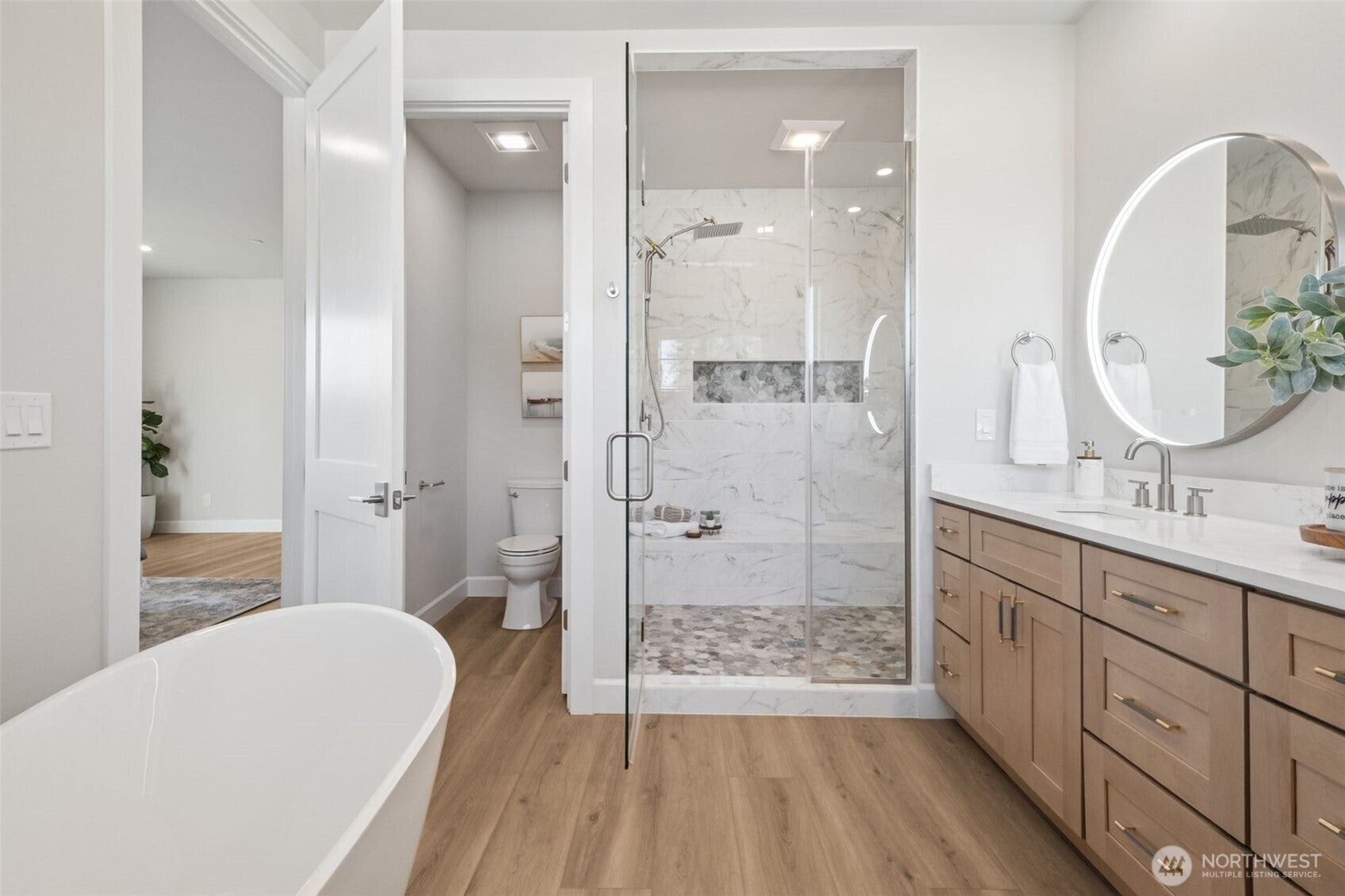 Maple Valley, Washington, 98038, United States, 4 Bedrooms Bedrooms, ,4 BathroomsBathrooms,Residential,Active,1965803